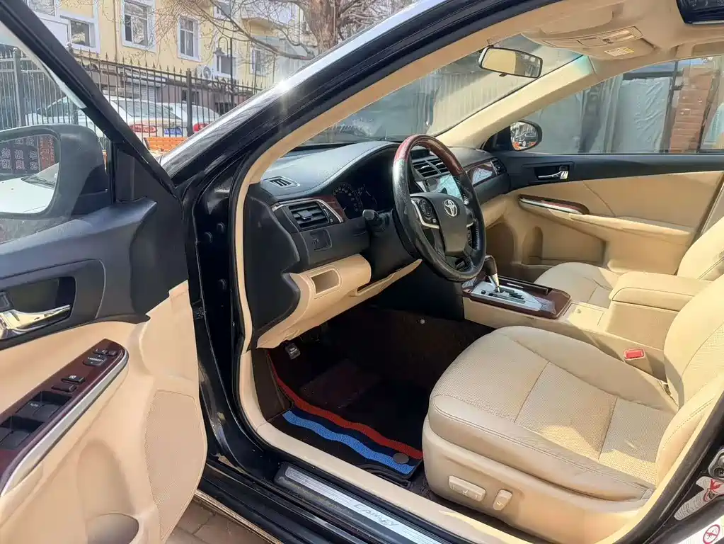 Toyota Camry — миниатюра 9