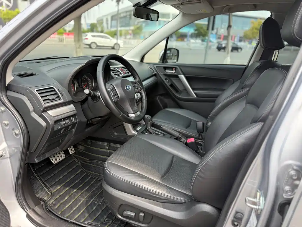 Subaru Forester 2.0i Special Anniversary Edition, фото 5
