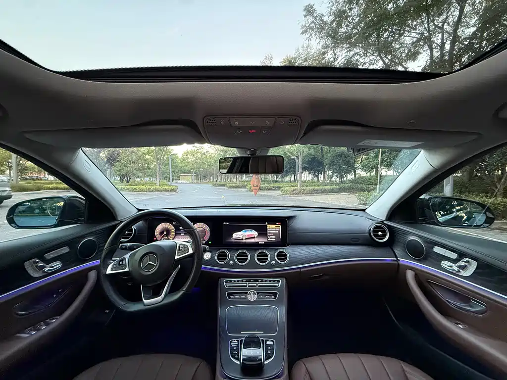 Mercedes-Benz E-Class — миниатюра 12