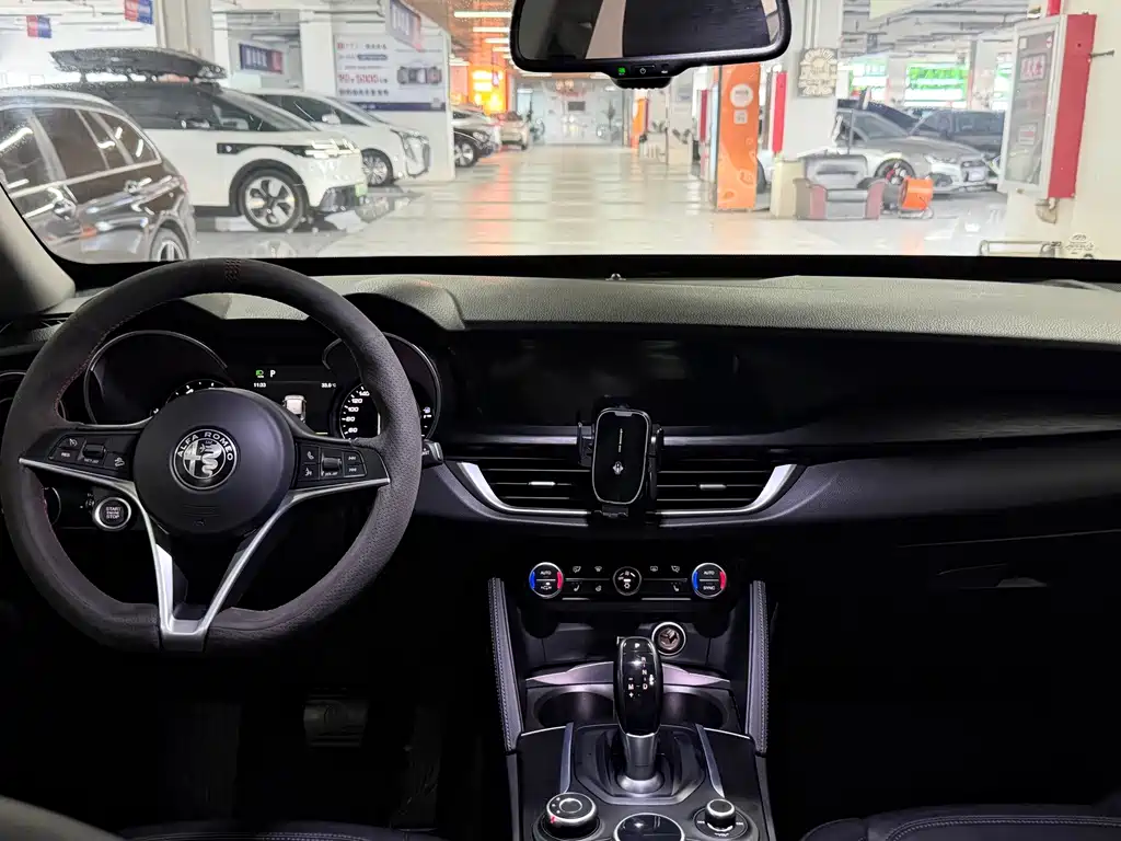 Alfa Romeo Stelvio — миниатюра 5