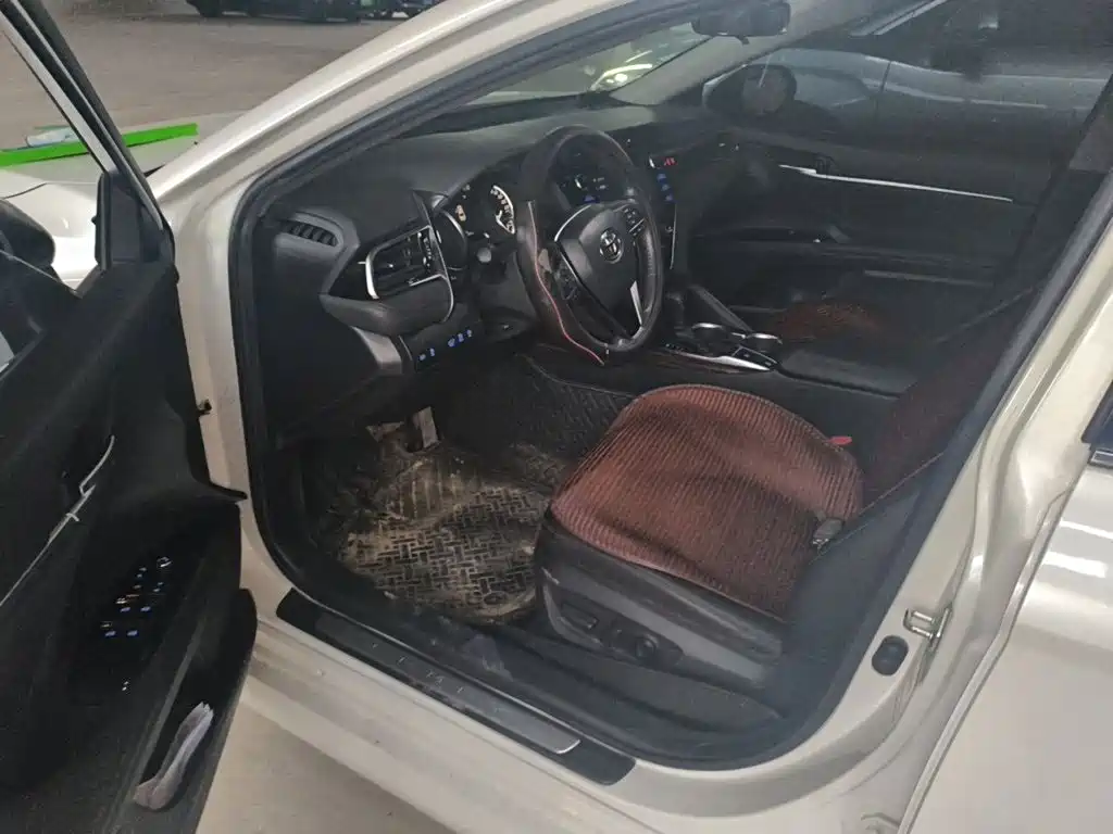 Toyota Camry — миниатюра 17