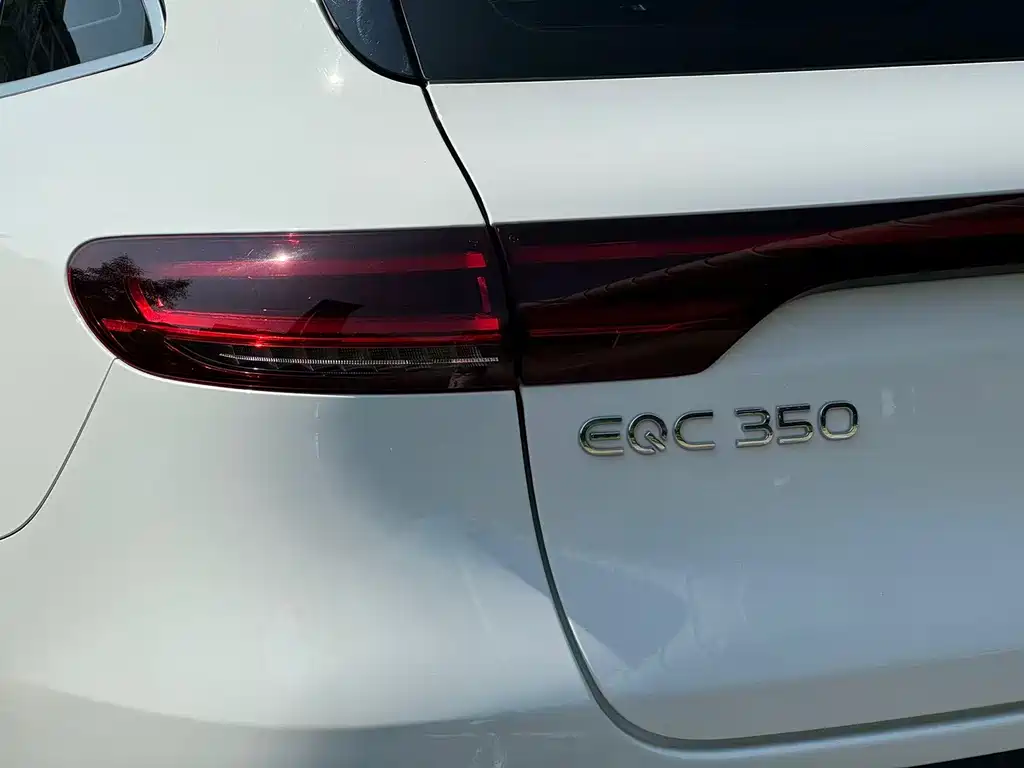 Mercedes-Benz EQC — миниатюра 16