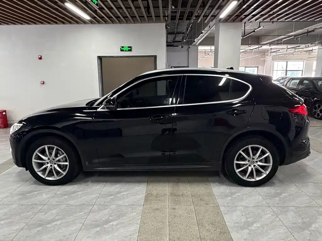 Alfa Romeo Stelvio — миниатюра 8