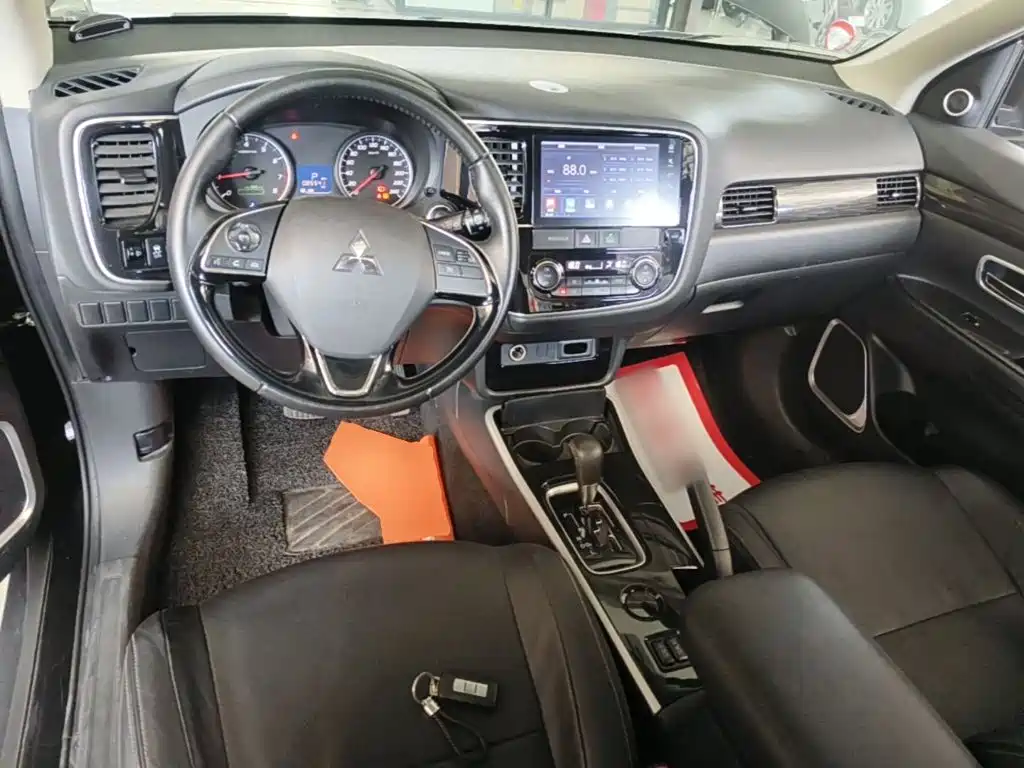 Mitsubishi Outlander — миниатюра 10