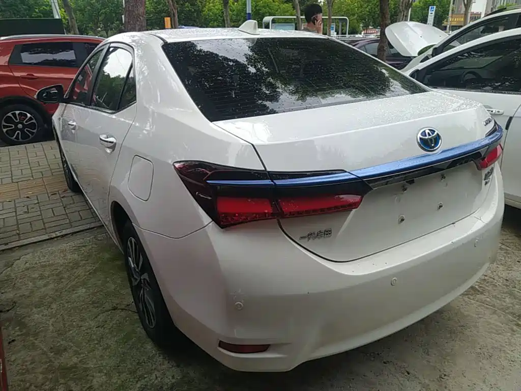 Toyota Corolla Hybrid — миниатюра 5