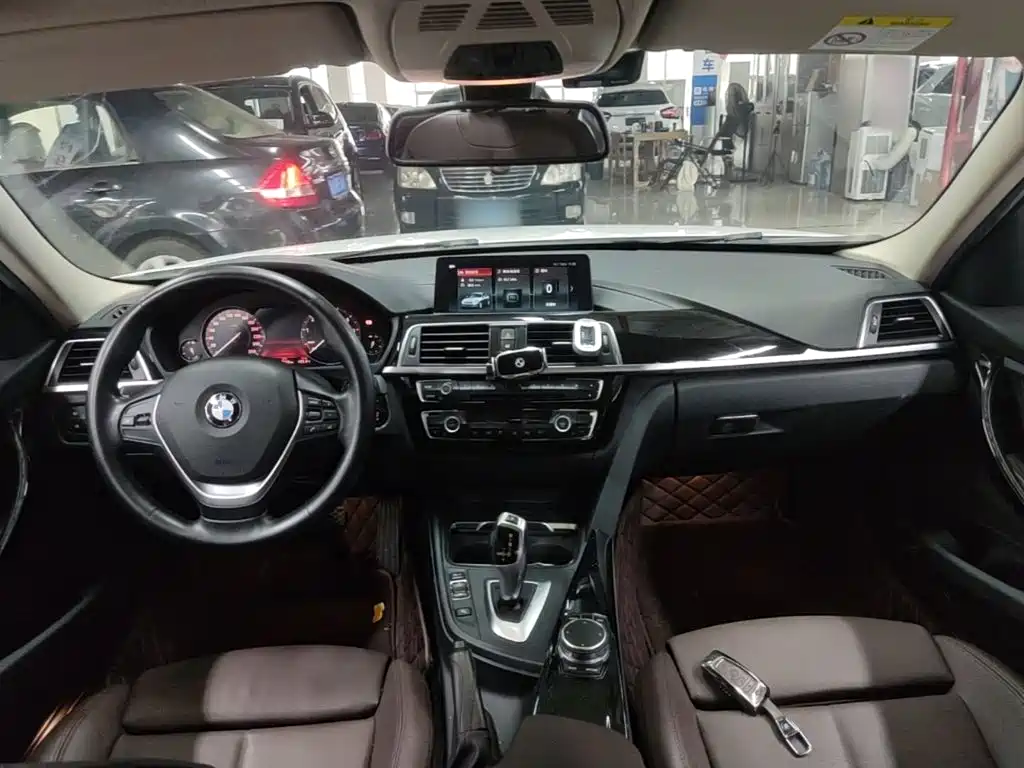 BMW 3 Series — миниатюра 10