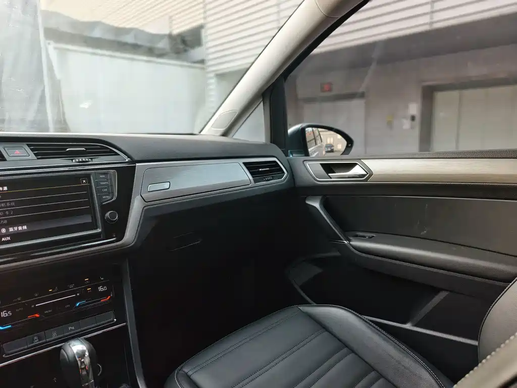 Volkswagen Touran — миниатюра 17