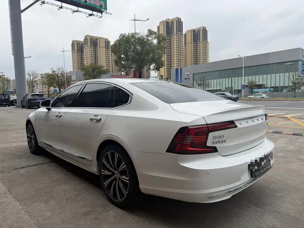 VOLVO S90