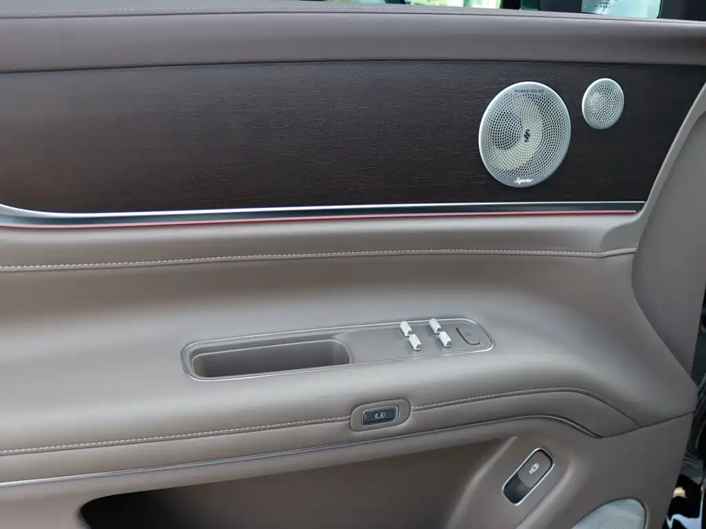 AITO ASK THE WORLD M9