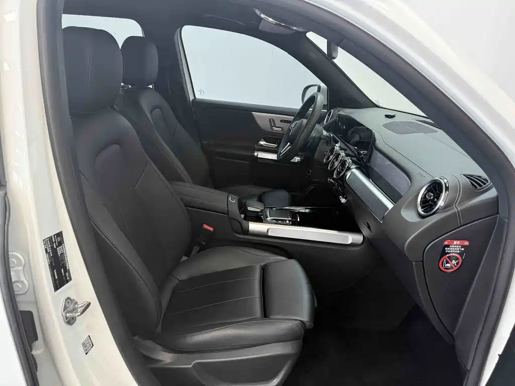 Mercedes-Benz GLB — миниатюра 20