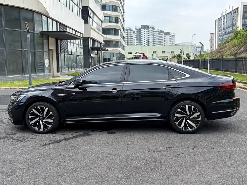 Volkswagen Passat 2022 330TSI Luxury