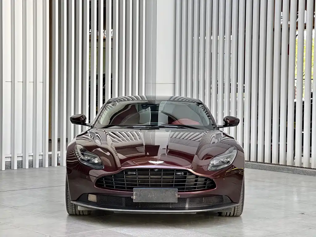 ASTON MARTIN DB11