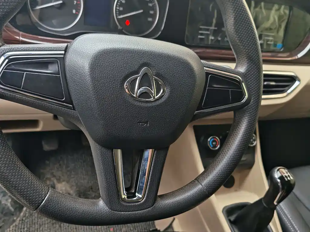 CHANGAN CROSS STAR V7