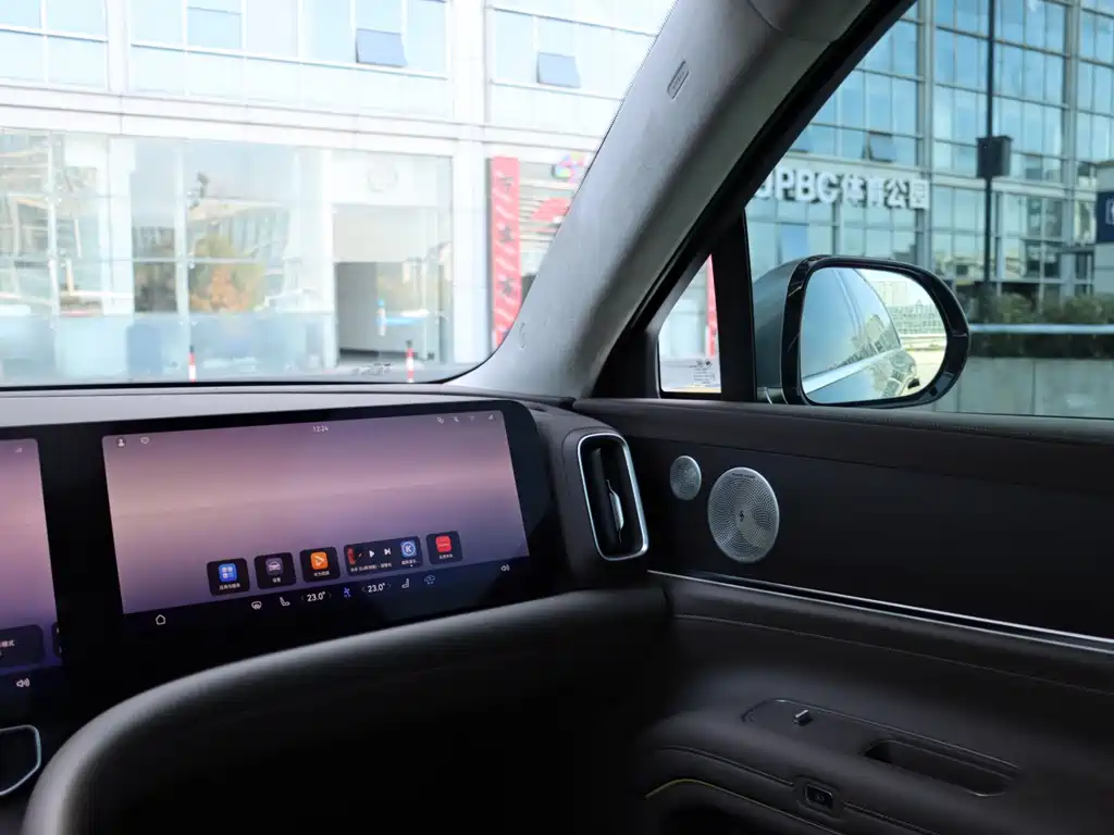 AITO ASK THE WORLD M9