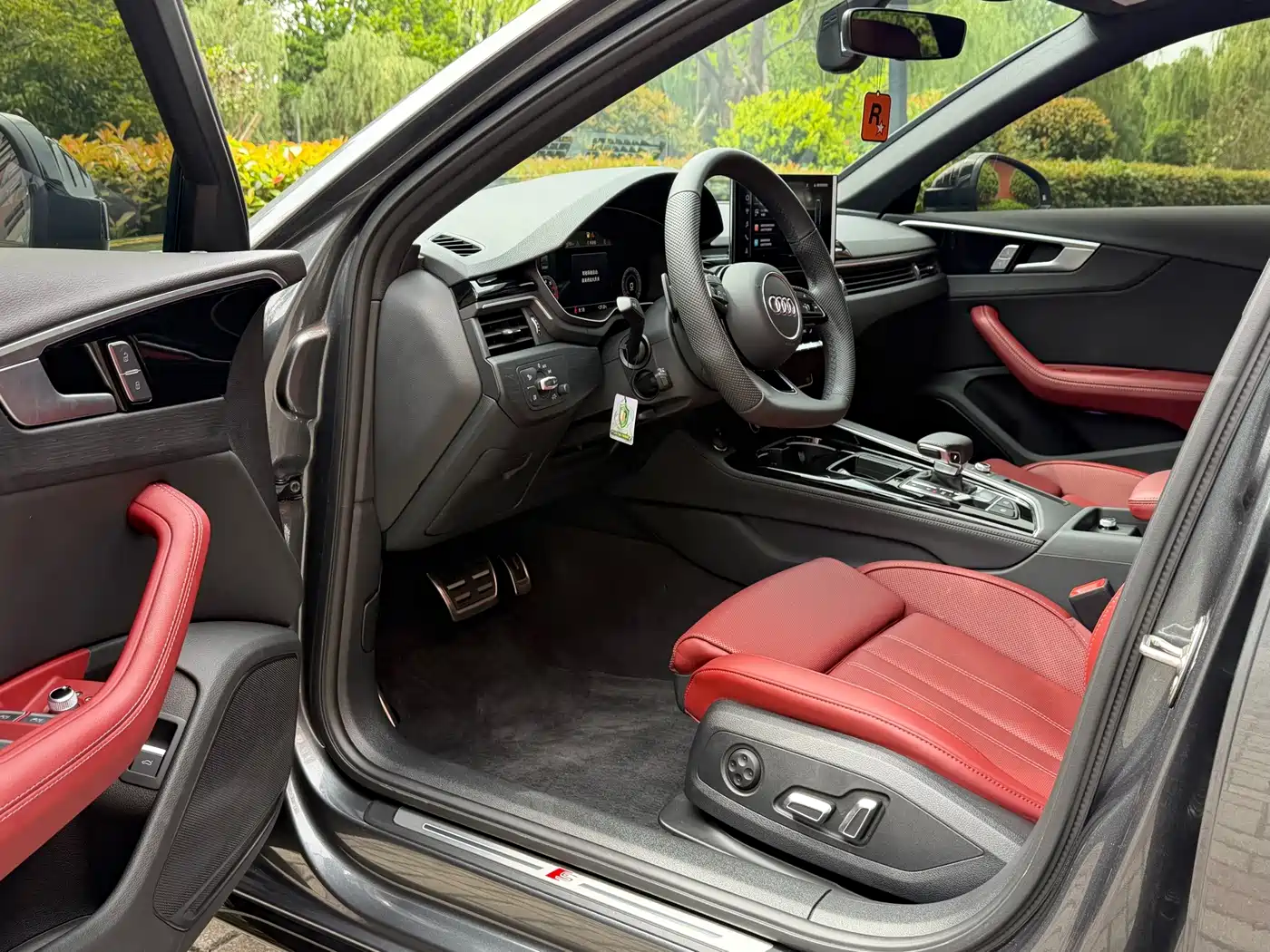 Audi A4L id 4622637 из Китая 9