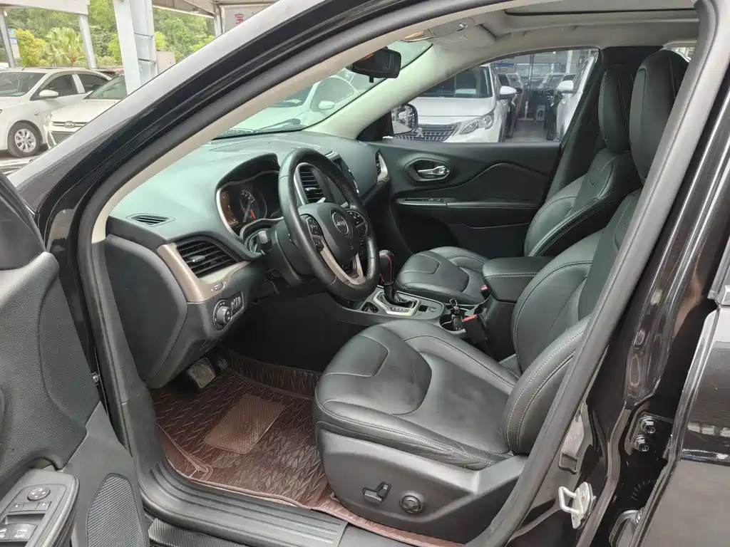 Jeep Cherokee 2.0L Superior Edition, фото 7