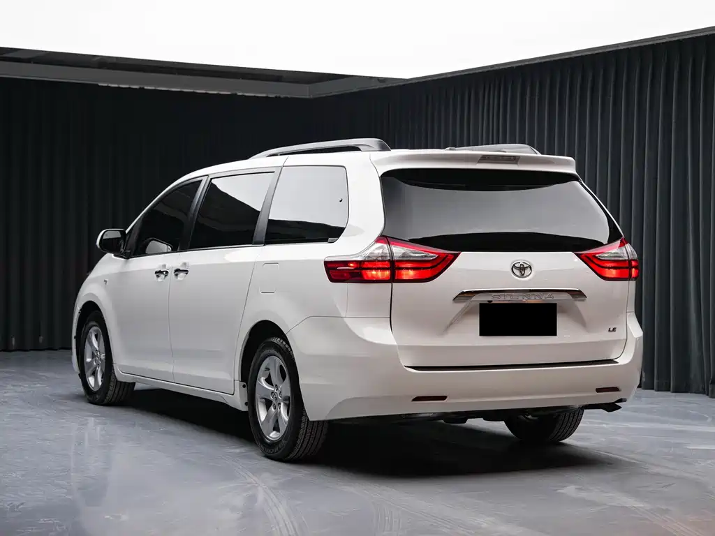 Toyota Sienna — миниатюра 4