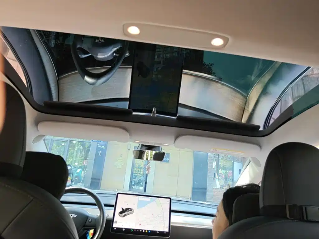 Tesla Model 3 — миниатюра 13