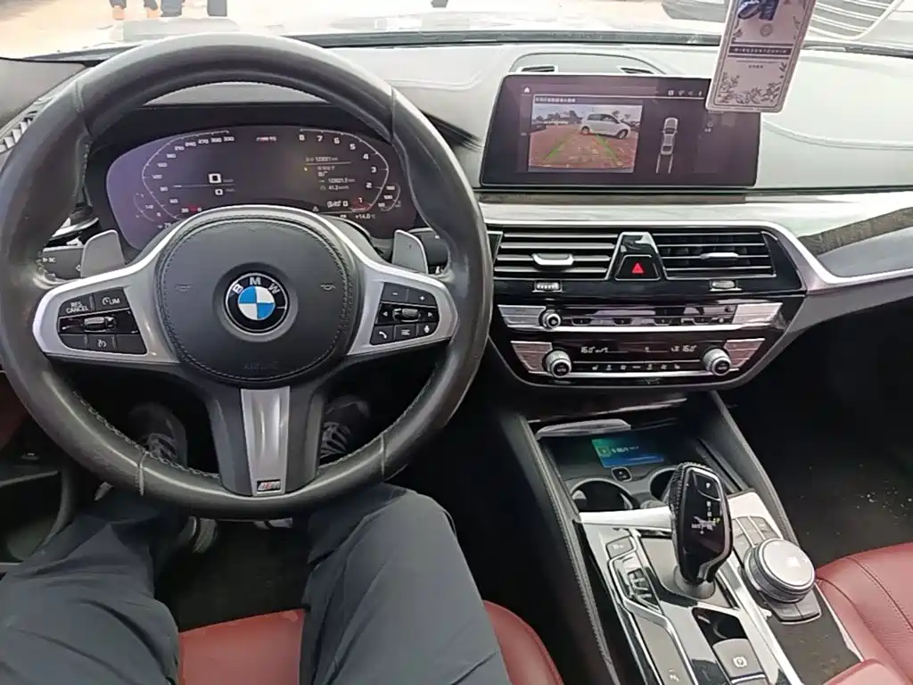 BMW 5 Series — миниатюра 10