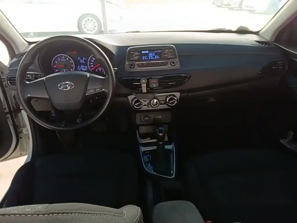 Hyundai Elantra — миниатюра 10