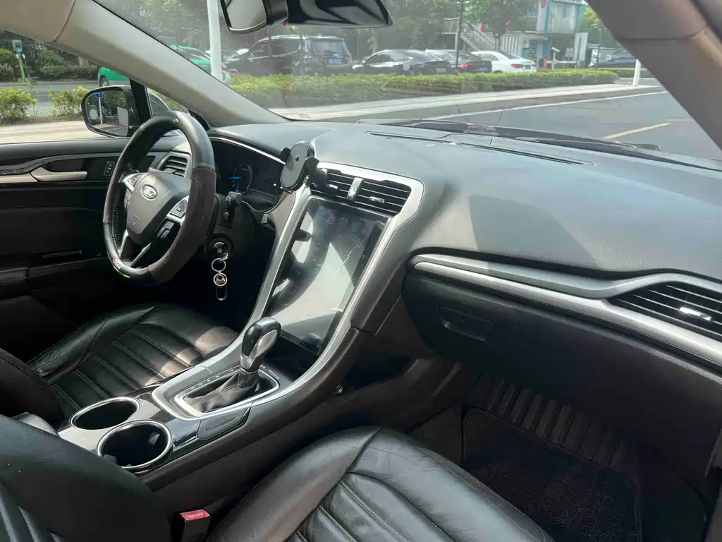 Ford Mondeo — миниатюра 11
