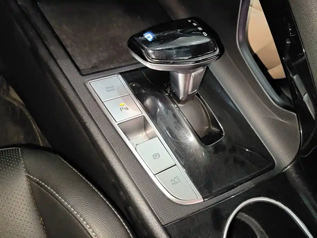 Hyundai Elantra — миниатюра 14