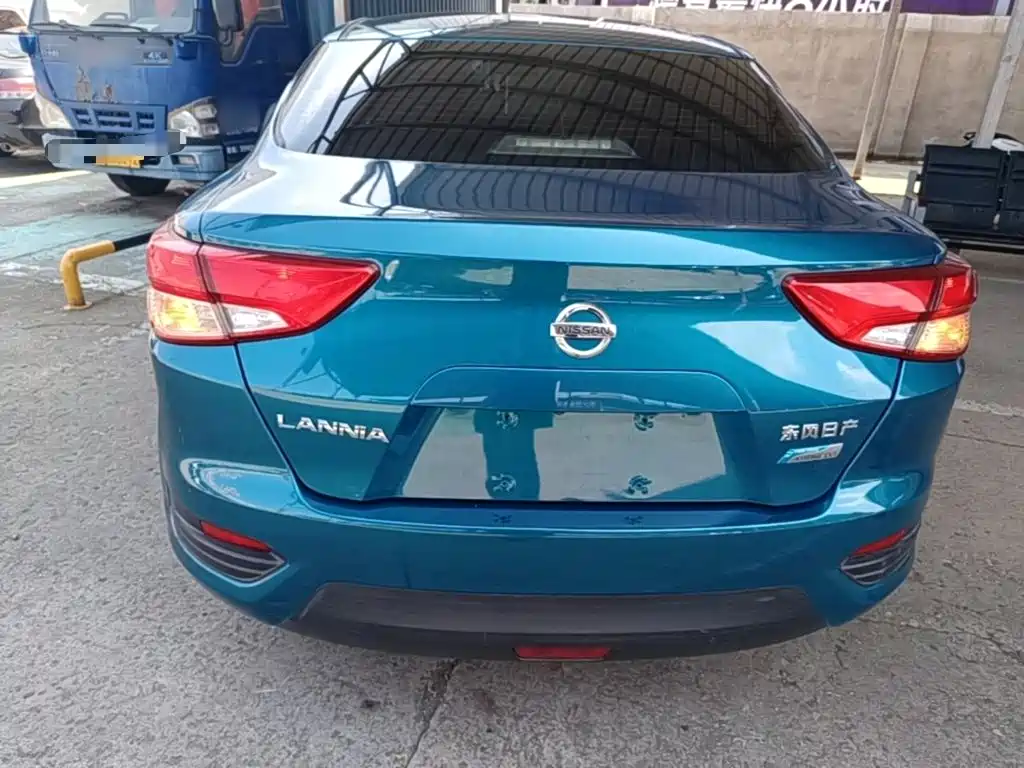 Nissan Bluebird — миниатюра 6