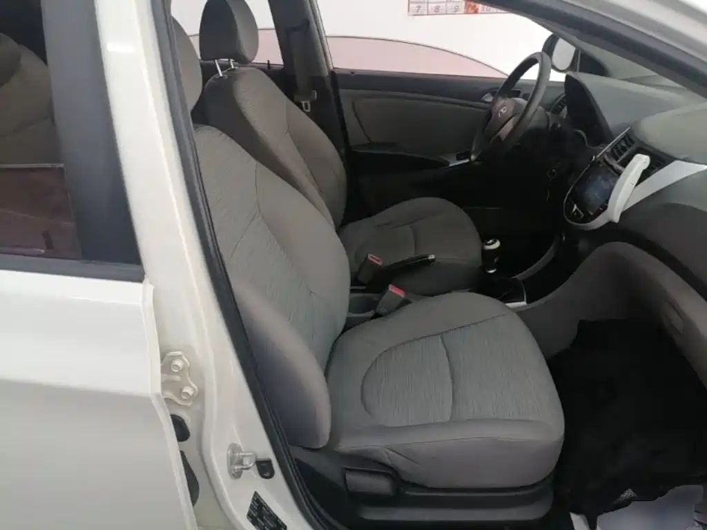 Hyundai Verna — миниатюра 25