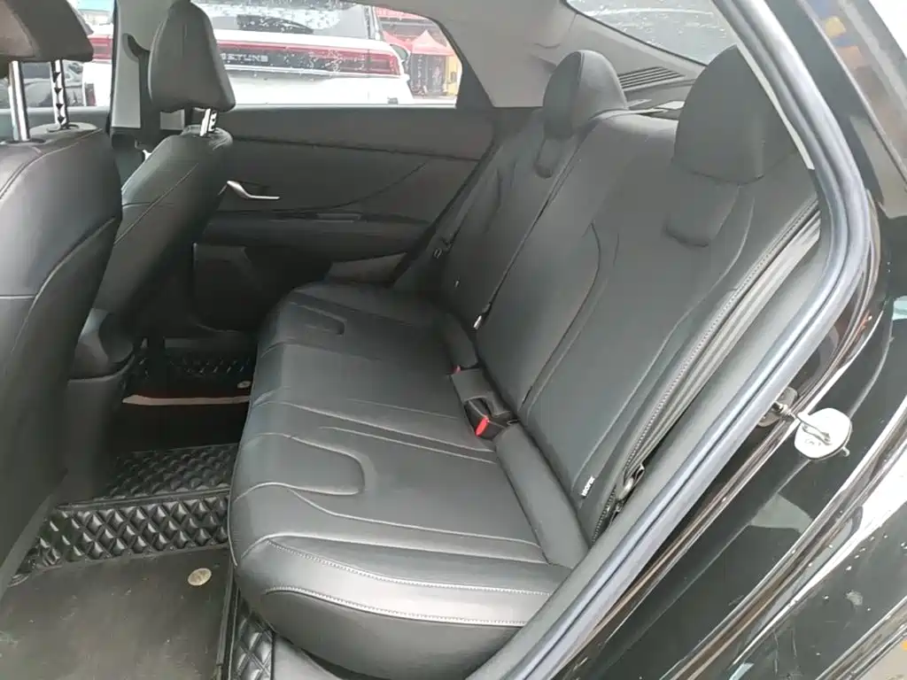 Hyundai Elantra — миниатюра 17