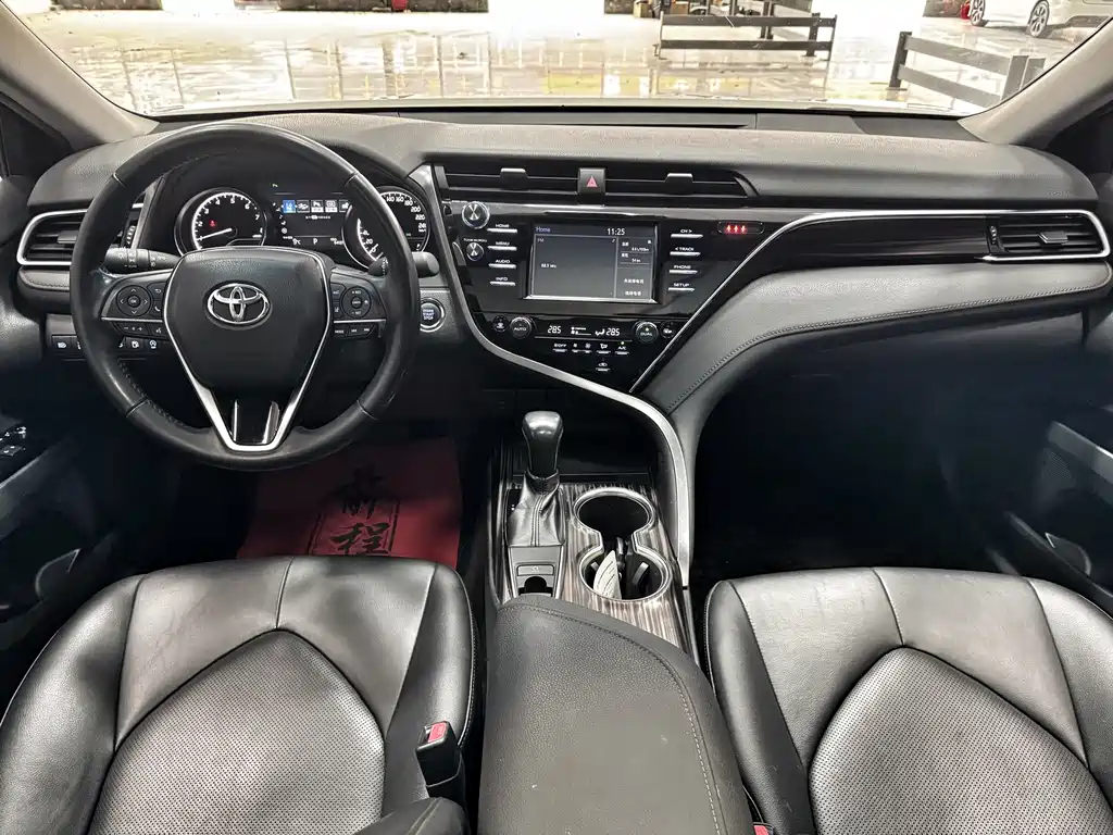 TOYOTA CAMRY