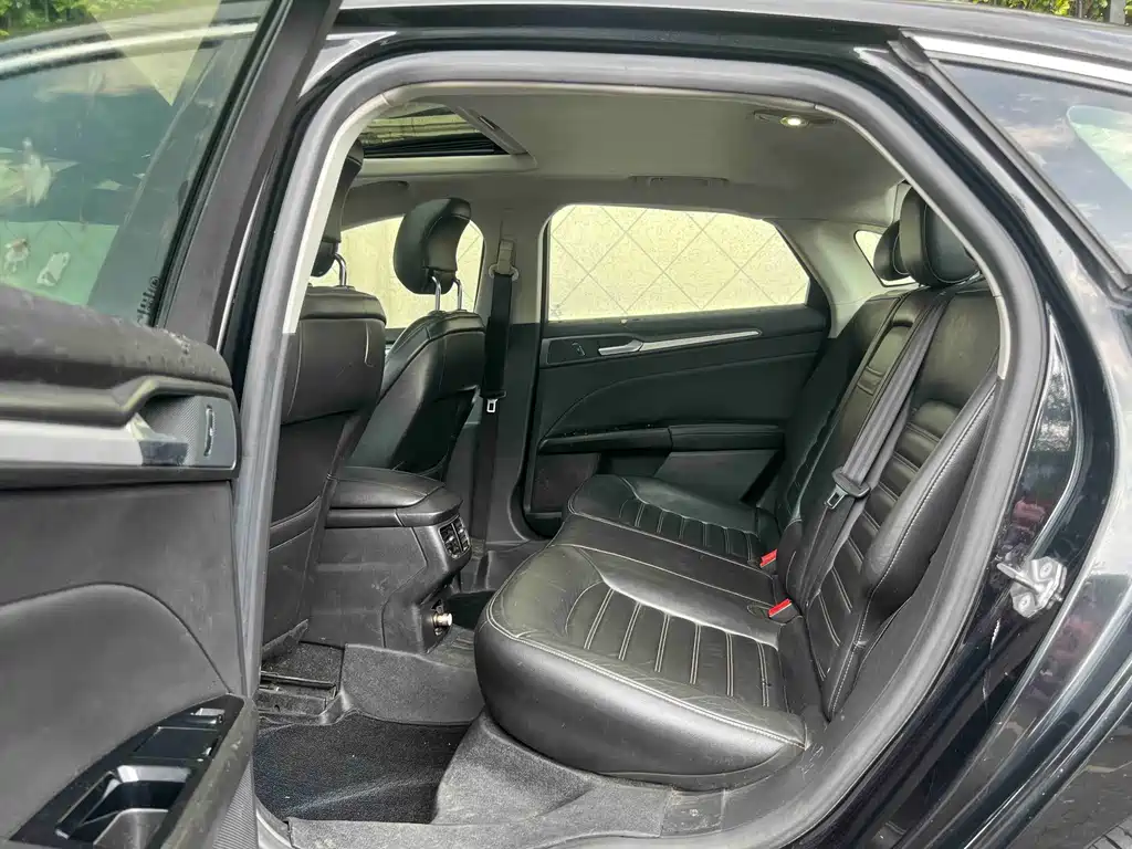 Ford Mondeo — миниатюра 7