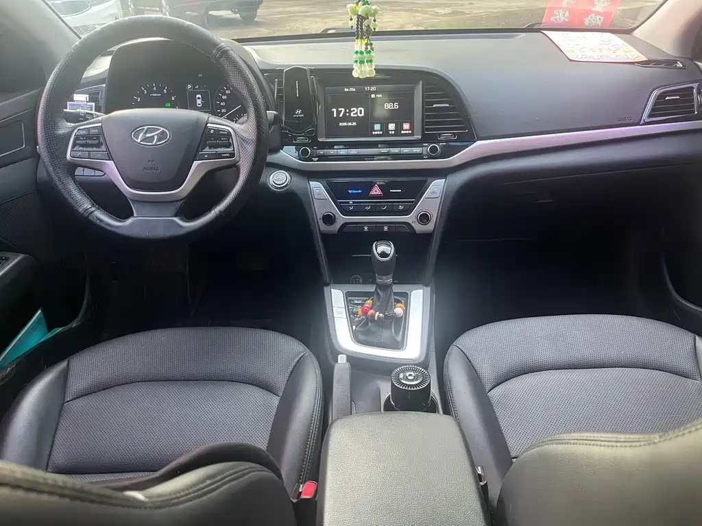 Hyundai Elantra — миниатюра 9