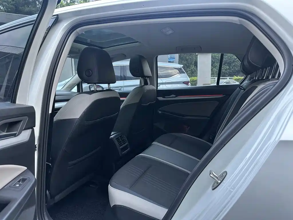 Volkswagen Golf — миниатюра 6