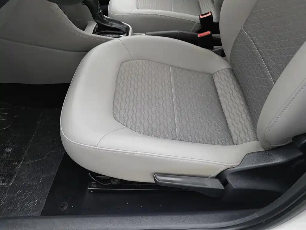 Skoda Rapid — миниатюра 20