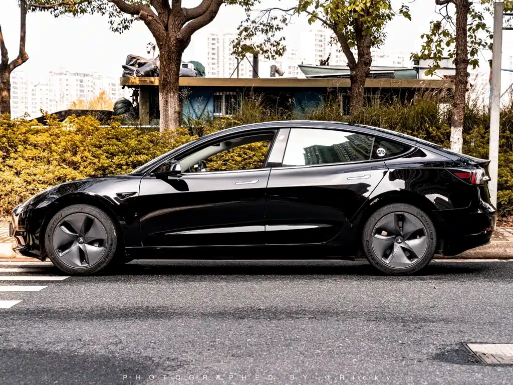 Tesla Model 3 — миниатюра 2