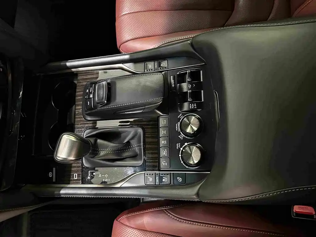 Lexus LX — миниатюра 11