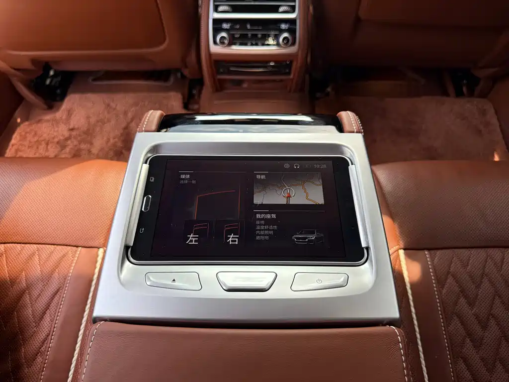 BMW 7 Series — миниатюра 7