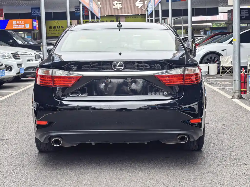 Lexus ES — миниатюра 5
