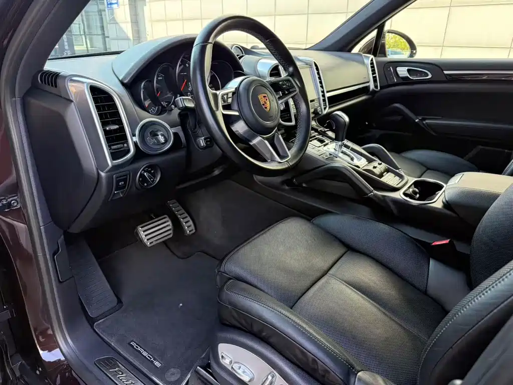 Porsche Cayenne — миниатюра 7