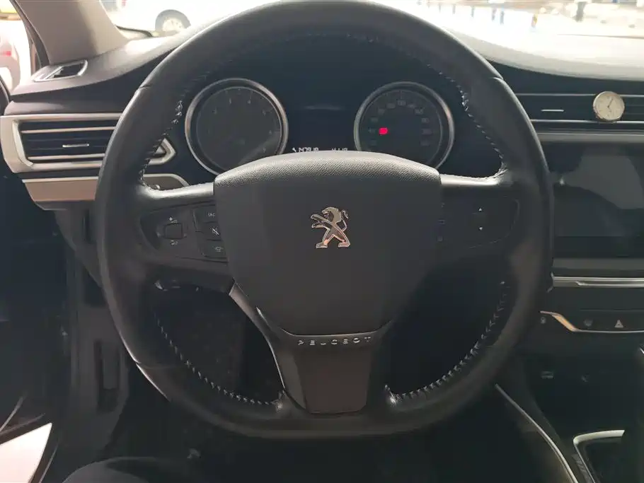 PEUGEOT 408