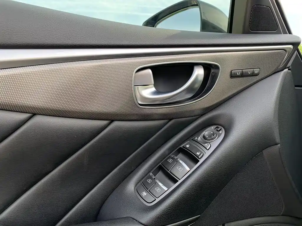 Infiniti Q50 2014 2.0T Luxury
