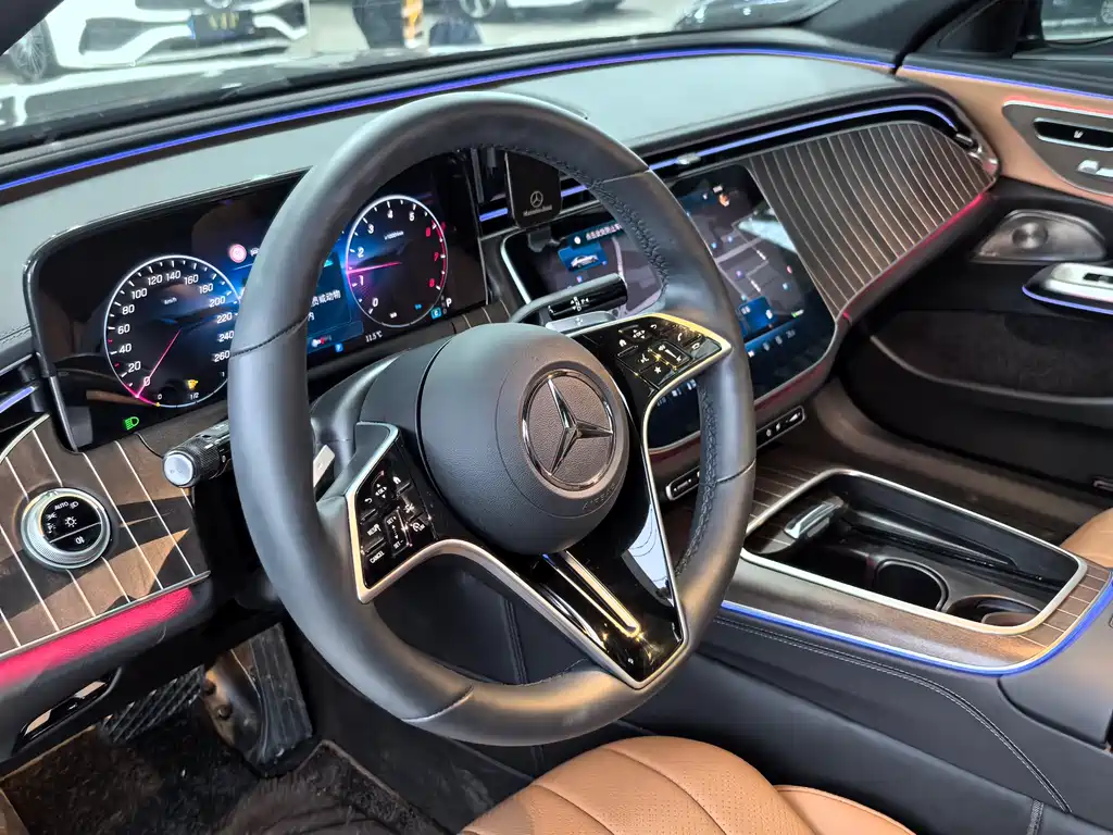 MERCEDES-BENZ E CLASS