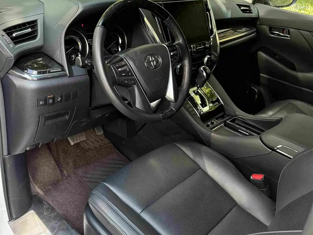 Toyota Vellfire — миниатюра 10