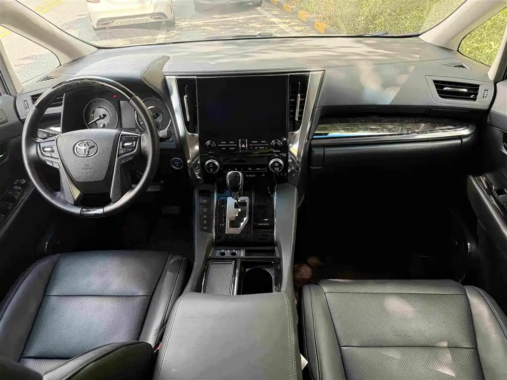 Toyota Vellfire — миниатюра 16