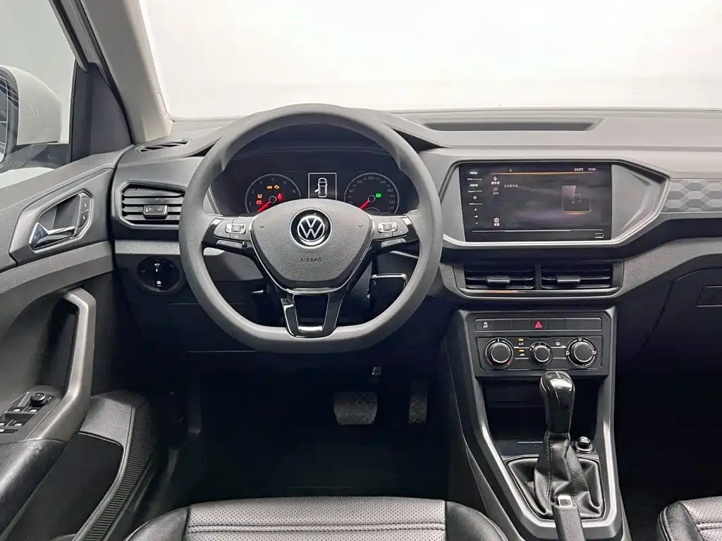 Volkswagen T-Cross - фото 18
