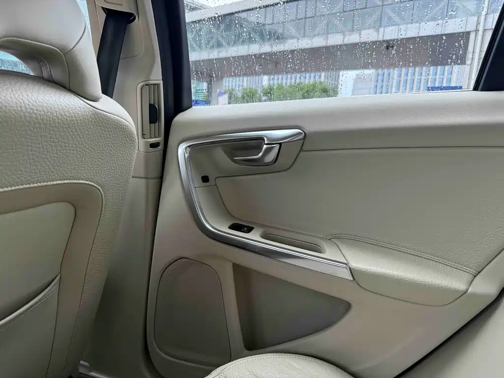 Volvo S60 (Import) — миниатюра 18