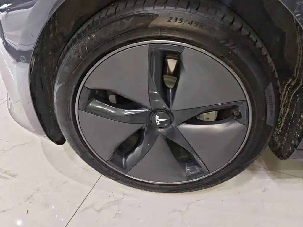 Tesla Model 3 — миниатюра 23