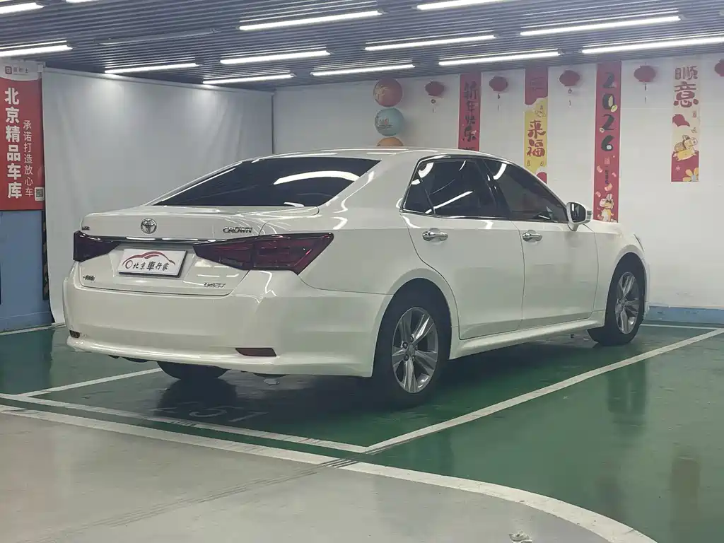 Toyota Crown — миниатюра 5
