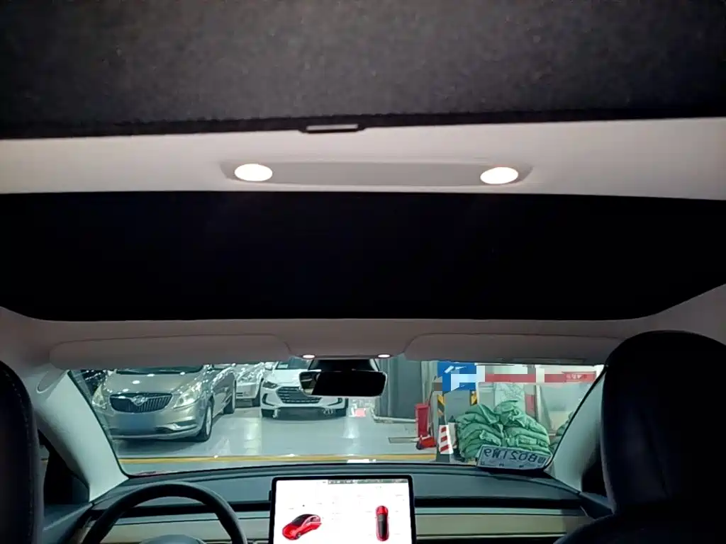 Tesla Model 3 — миниатюра 18
