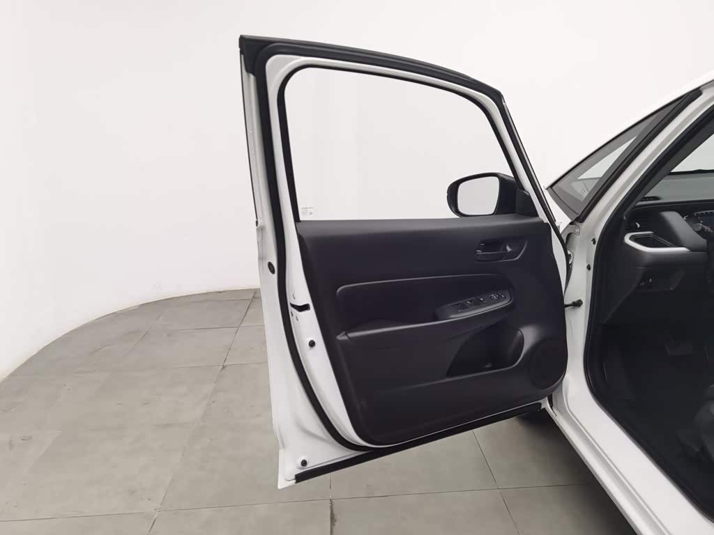 Honda Fit 1.5 л 2024 г. Белый, пробег 23900 км